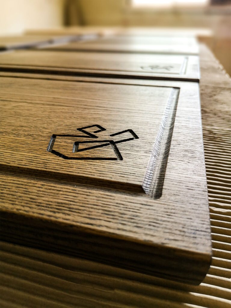 CNC gravēts oša koka dēlītis - CNC frēzēšana un gravēšana - Masīvkoks , eļļots osis | CNC frezesana Riga | KokaCNC